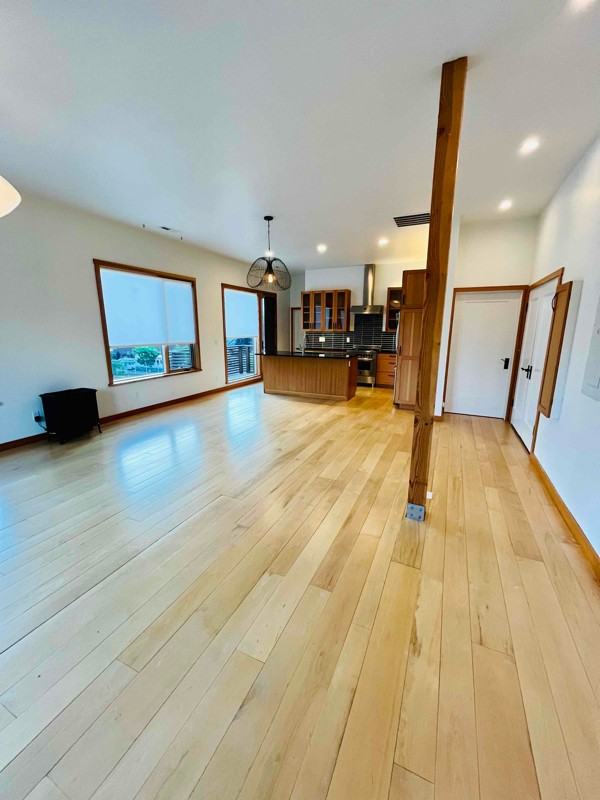 231 Ne Hancock St #B - Photo 3 of 21
