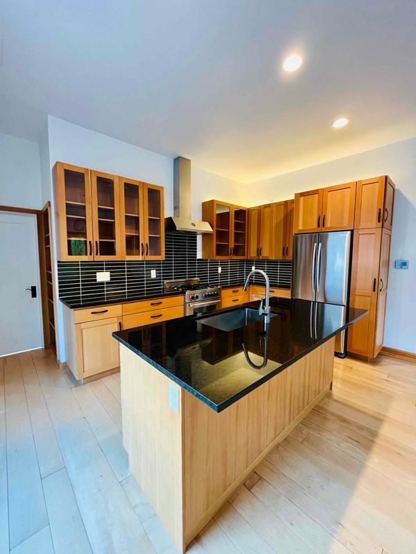231 Ne Hancock St #B - Photo 4 of 21
