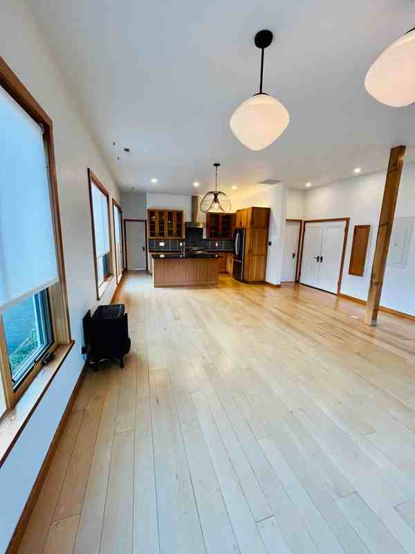 231 Ne Hancock St #B - Photo 5 of 21
