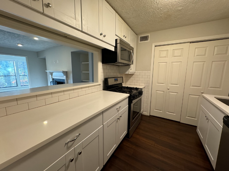 305 Dunbar Dr - Photo 3 of 8