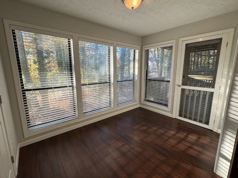 305 Dunbar Dr - Photo 4 of 8