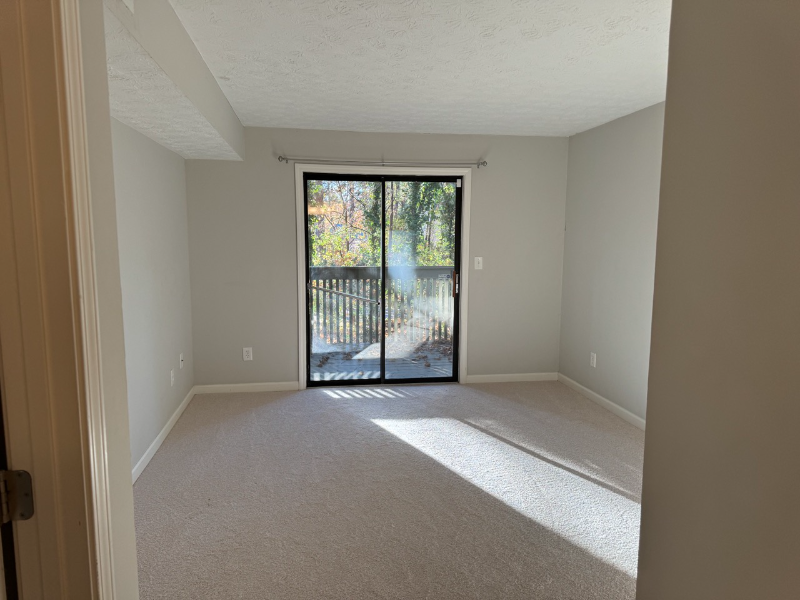 305 Dunbar Dr - Photo 5 of 8