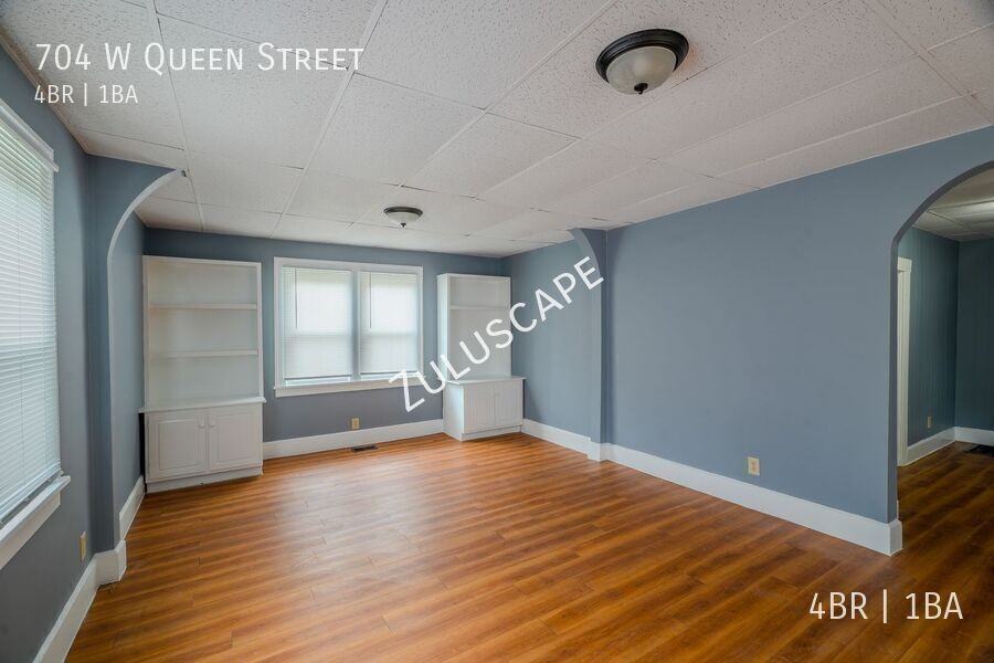 704 W Queen St - Photo 2 of 10