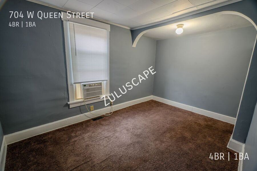 704 W Queen St - Photo 6 of 10