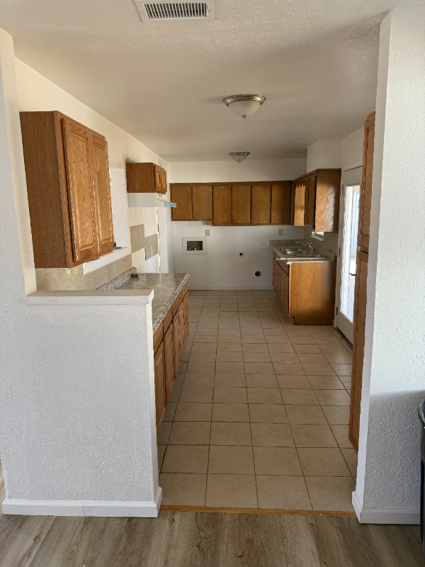 710 Ruby Dr - Photo 2 of 8