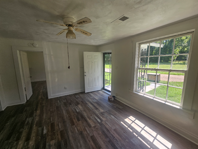 836 S Tipton St - Photo 2 of 20