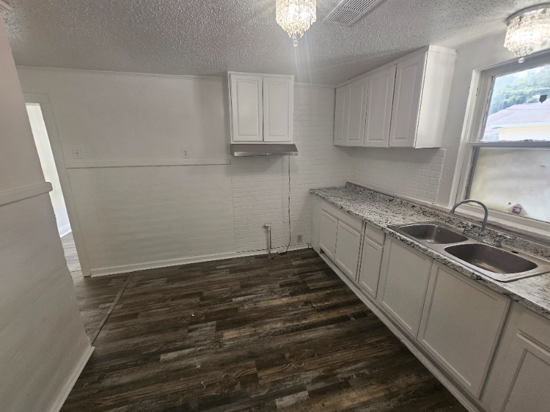 836 S Tipton St - Photo 4 of 20