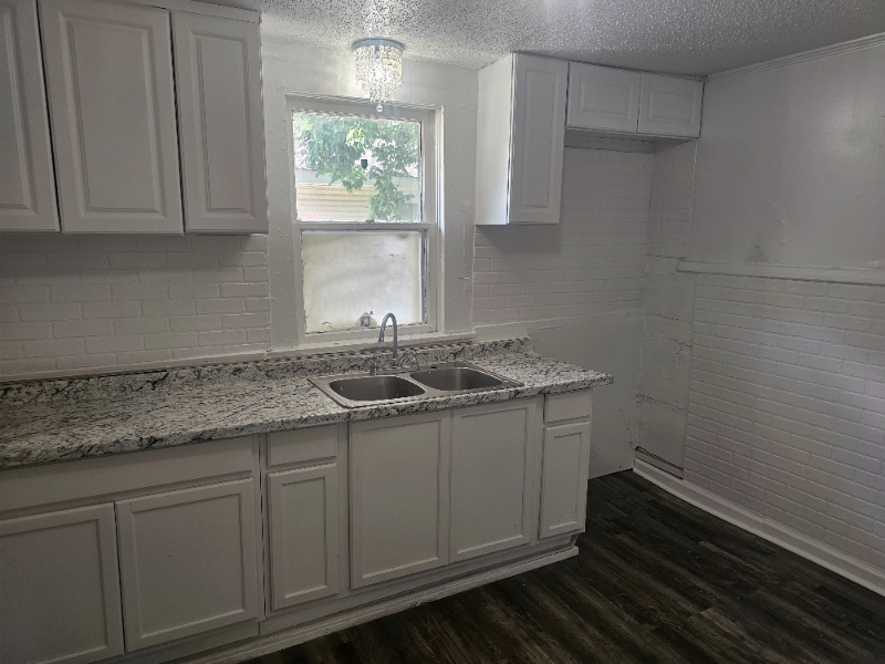 836 S Tipton St - Photo 5 of 20