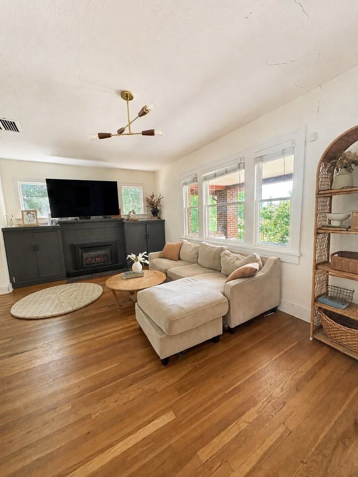1570 Jasmine St - Photo 3 of 16
