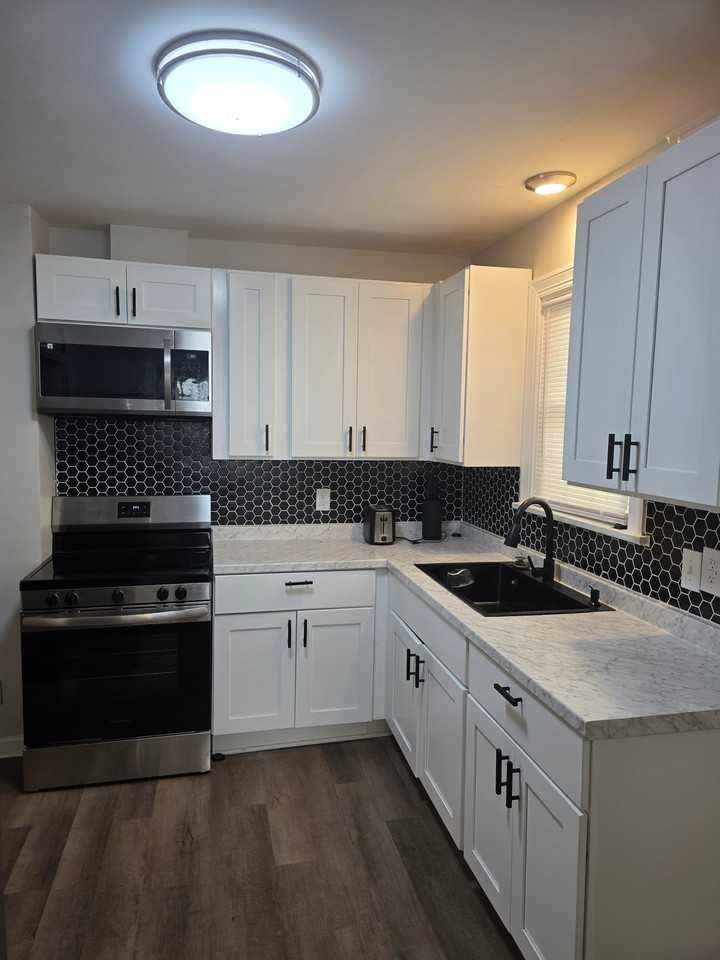 402 Harding St - Photo 2 of 11