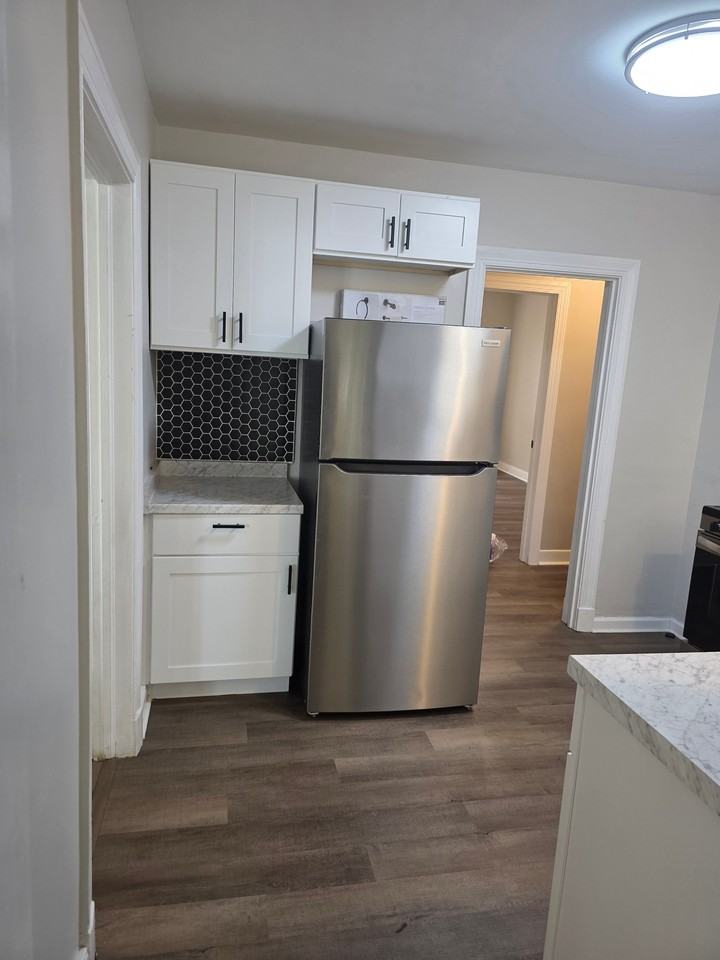 402 Harding St - Photo 3 of 11