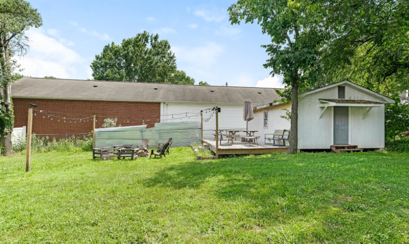 1102 Lane St - Photo 2 of 17