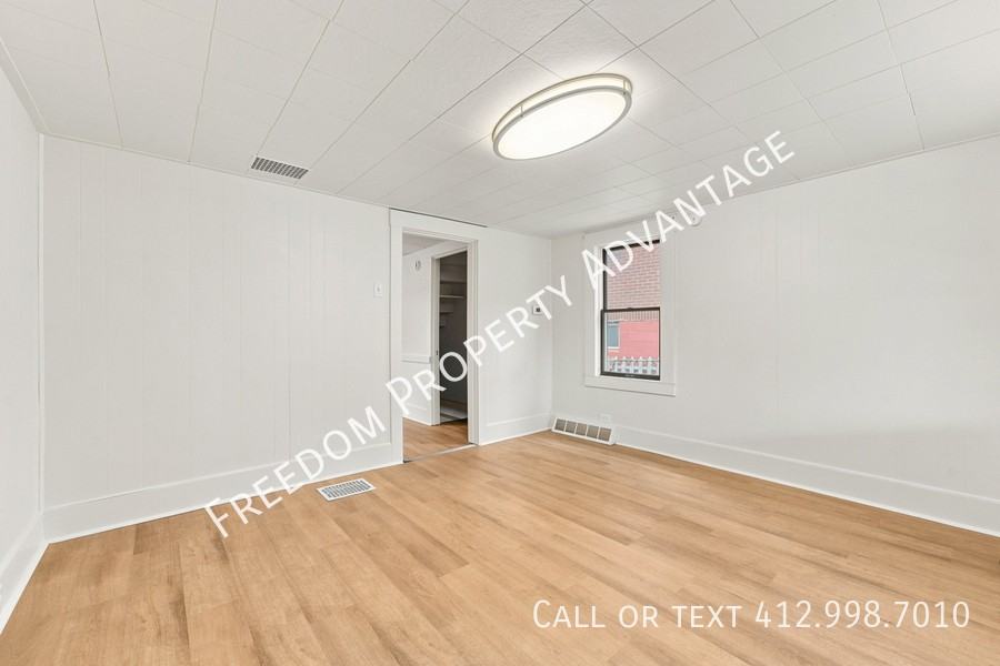 425 32nd St - Photo 4 of 28