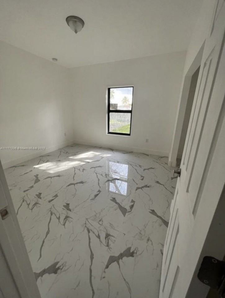 26515 Sw 139th Ave #NA - Photo 4 of 12