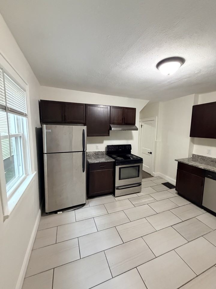 1359 N 6th St #NA - Photo 7 of 17