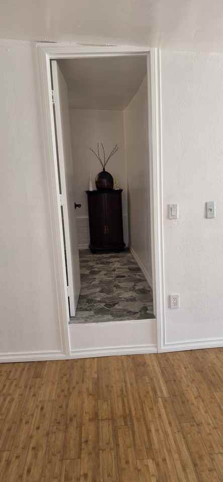 5723 Klump Ave - Photo 5 of 47