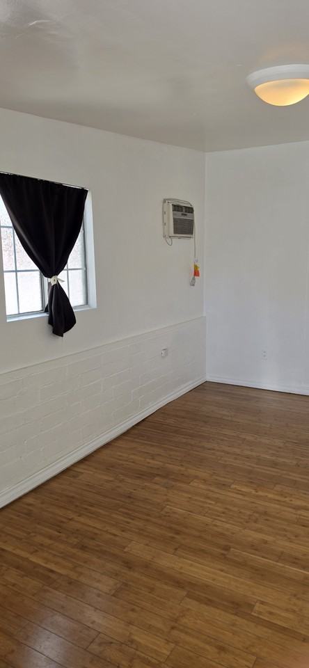 5723 Klump Ave - Photo 7 of 47
