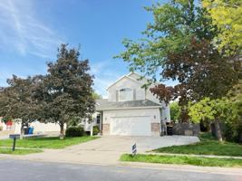 featured image of 704 Country Club Dr
