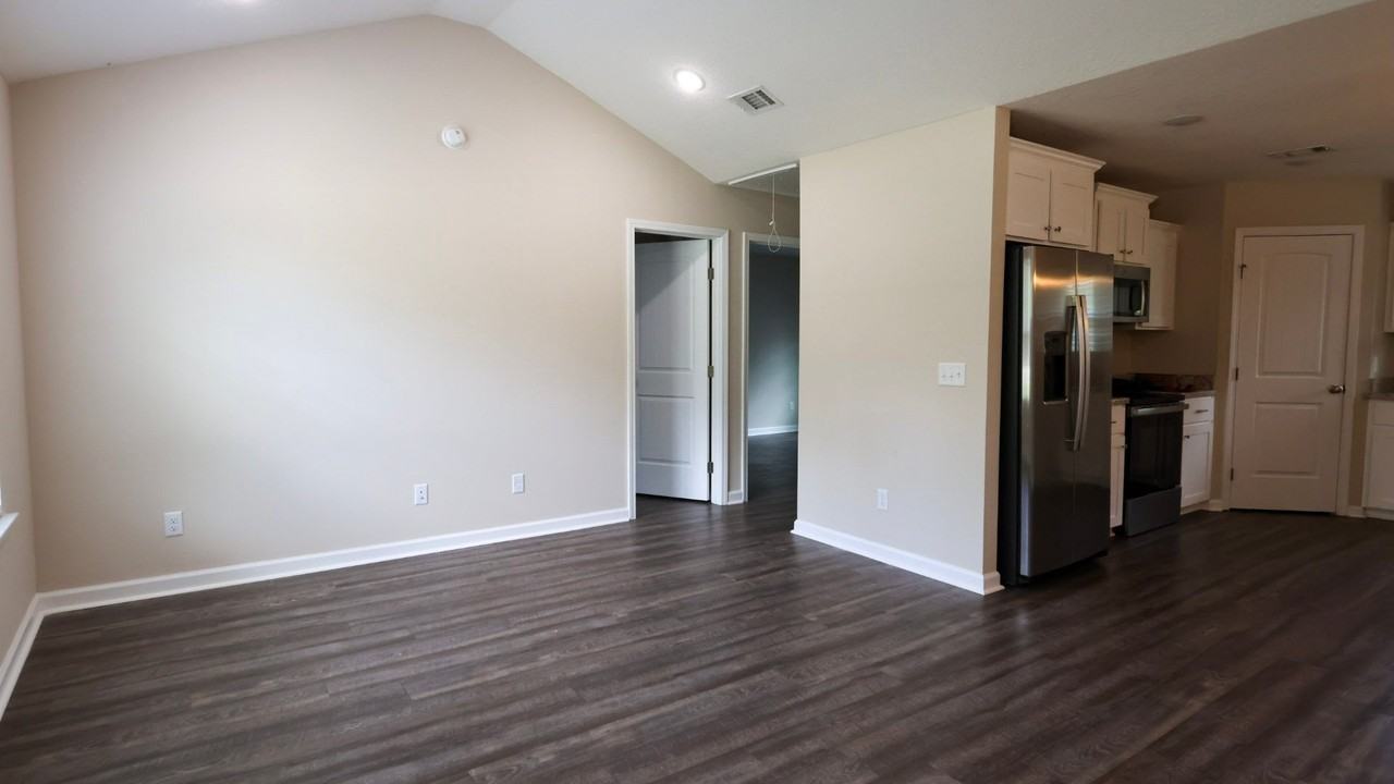 521 Church Cir - Photo 4 of 16