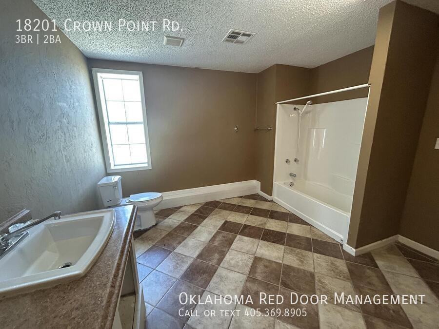 18201 Crown Point Rd - Photo 5 of 23