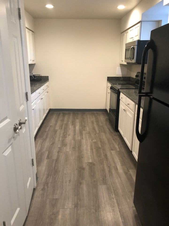 11608 Hickory Dr - Photo 2 of 14