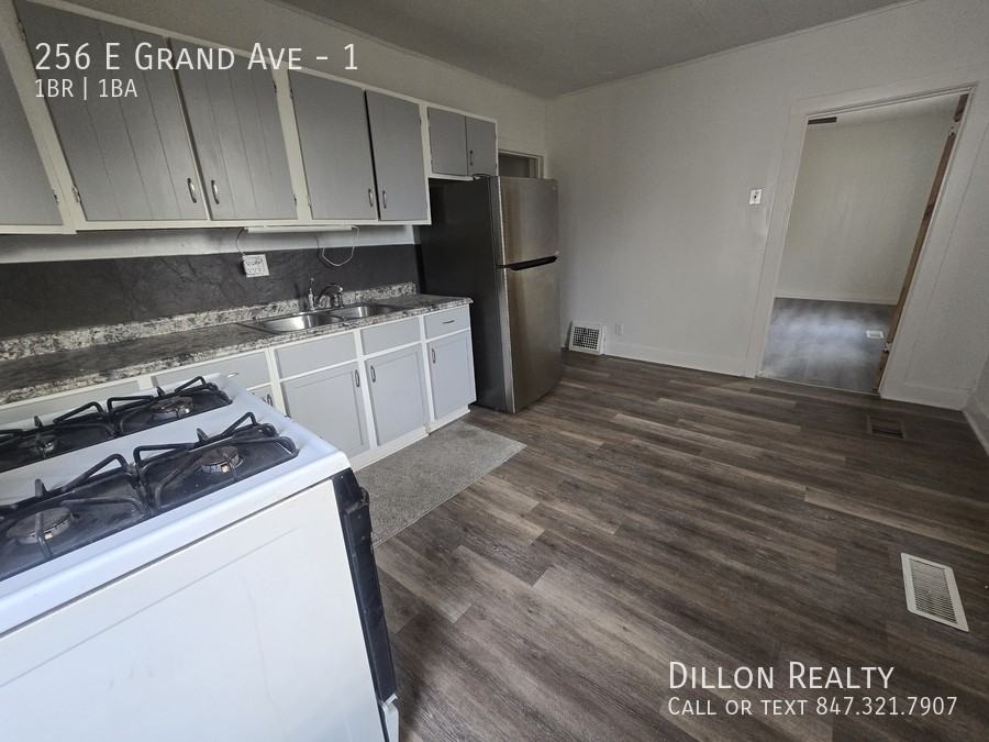 256 E Grand Ave #1 - Photo 3 of 10