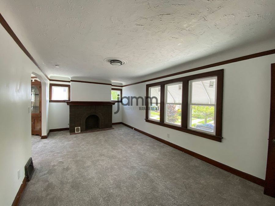 3937 W 157th St Uppr - Photo 4 of 22