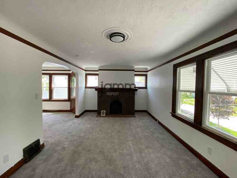 3937 W 157th St Uppr - Photo 5 of 22