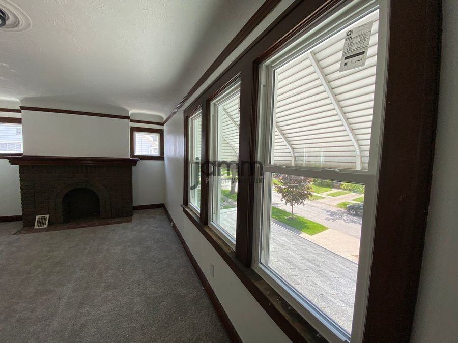 3937 W 157th St Uppr - Photo 7 of 22