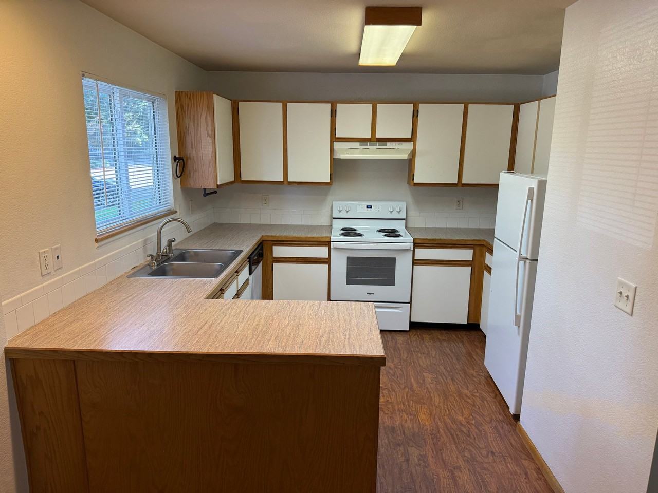 223 W Myrtle St #A - Photo 4 of 11