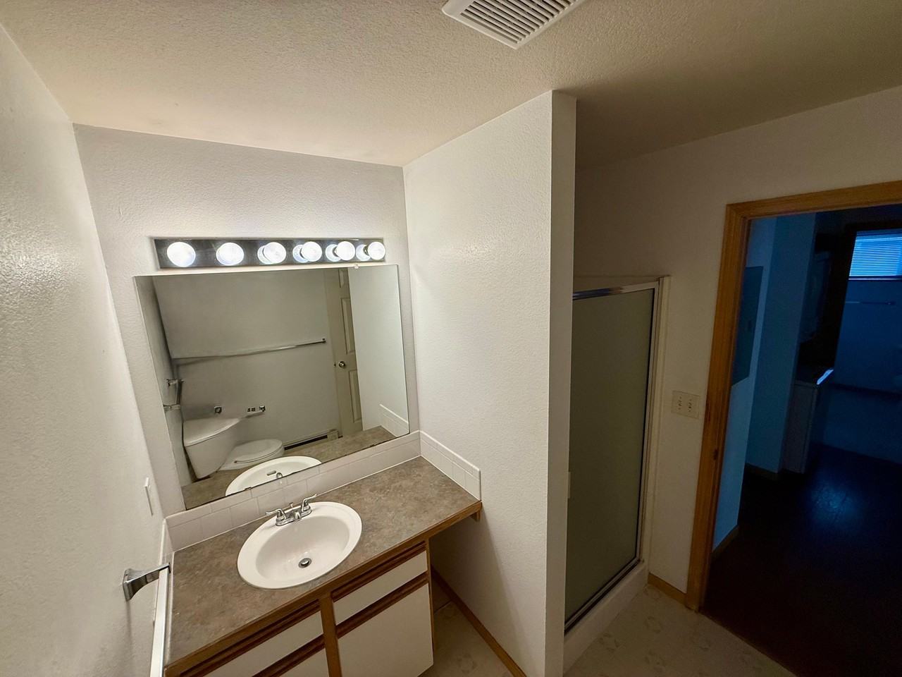 223 W Myrtle St #A - Photo 6 of 11