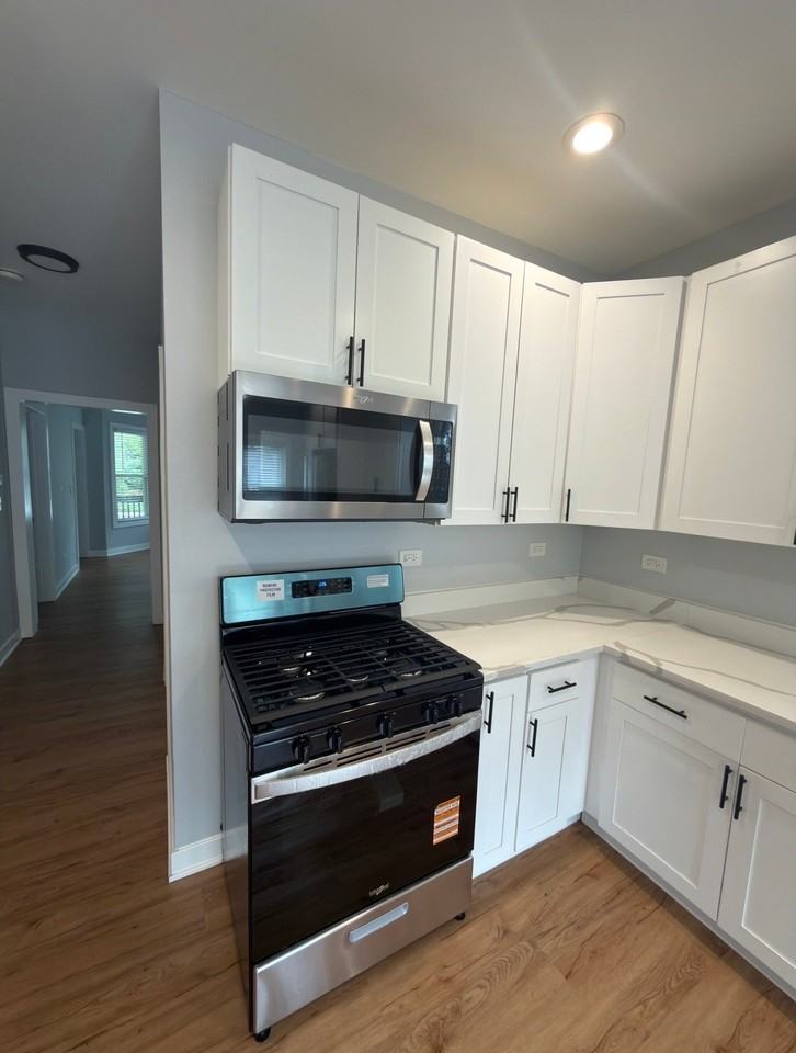 5738 S Paulina St - Photo 6 of 31