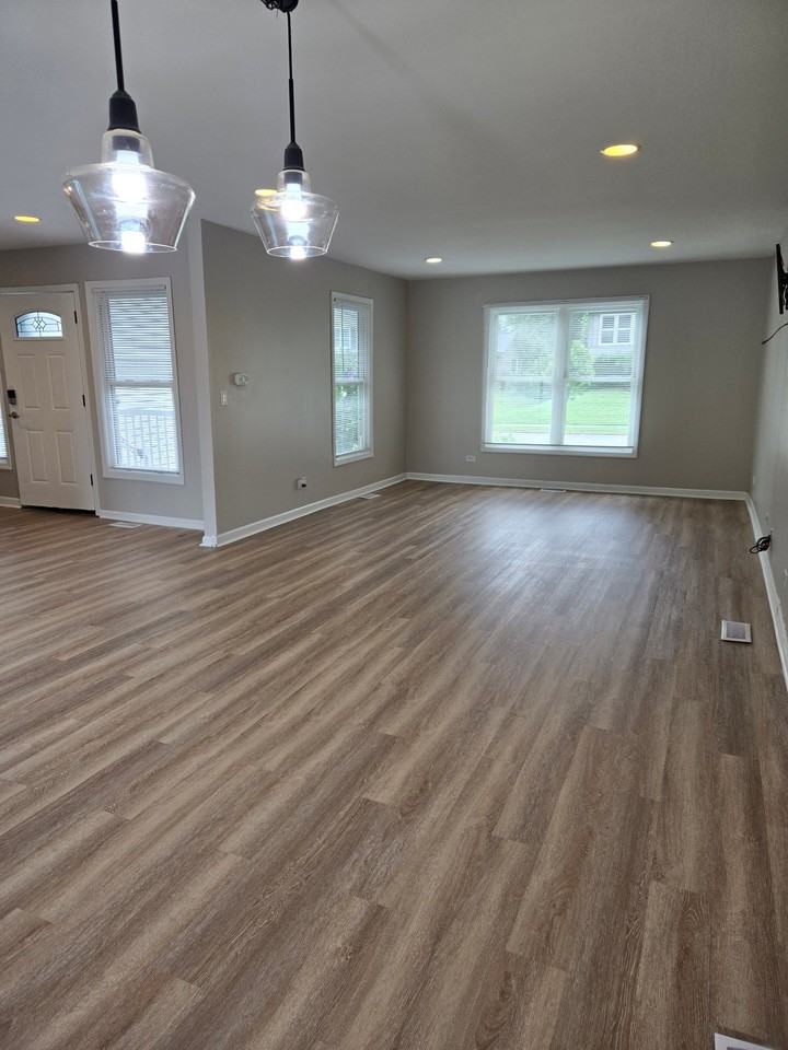 1939 Woodside Ln - Photo 3 of 14