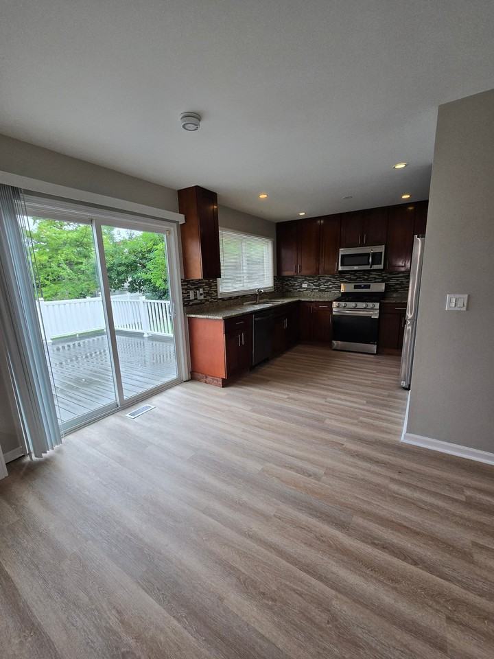 1939 Woodside Ln - Photo 5 of 14