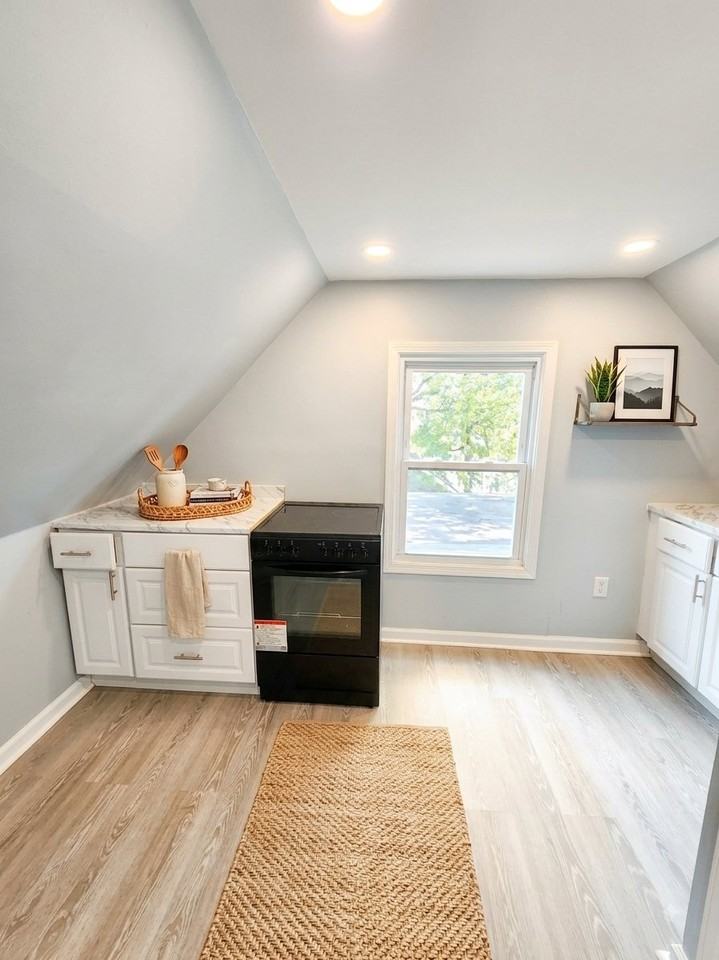 244 Leslie St #3 - Photo 2 of 12