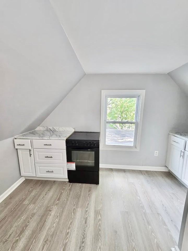 244 Leslie St #3 - Photo 3 of 12