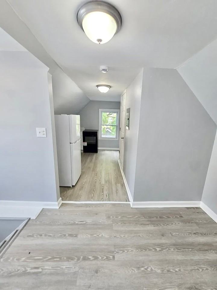 244 Leslie St #3 - Photo 6 of 12