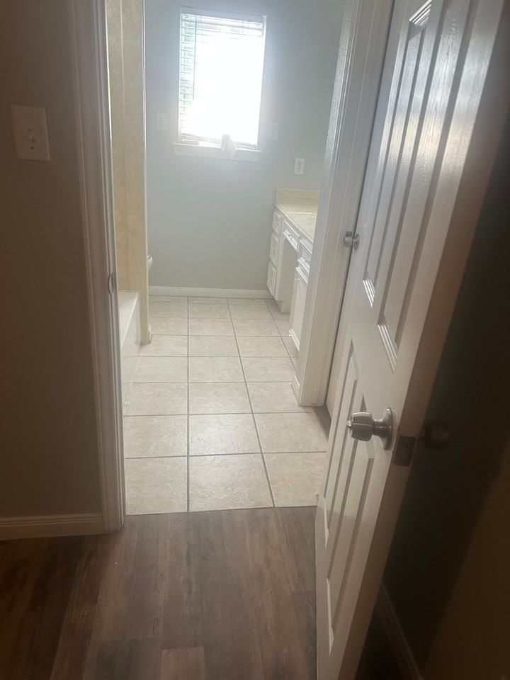 1111 Holbech Ln - Photo 4 of 4