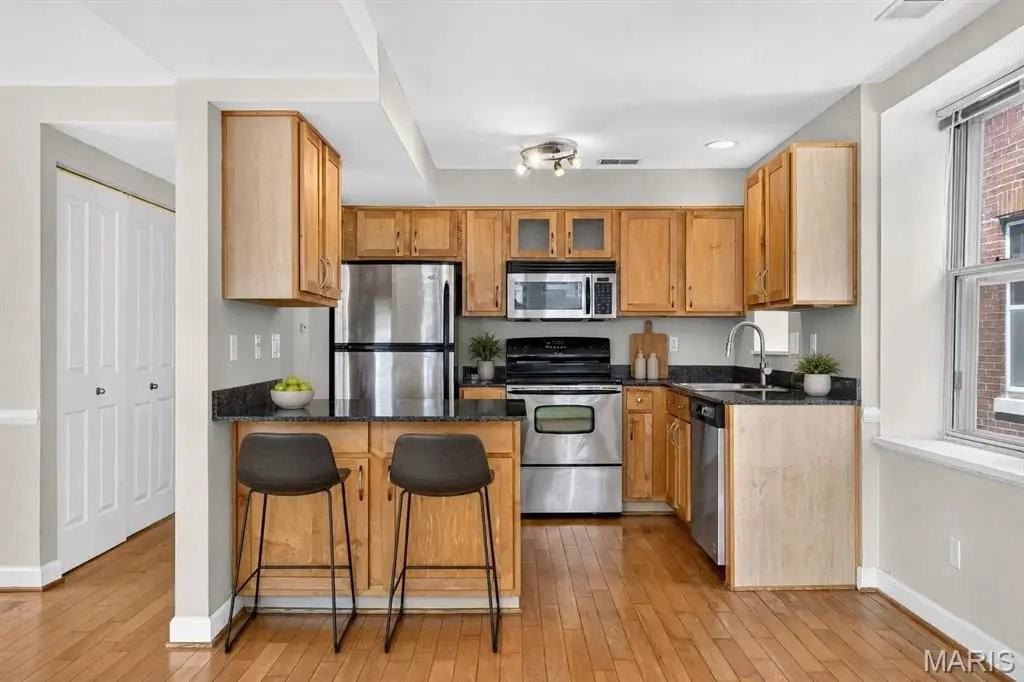 5360 Pershing Ave #6C - Photo 2 of 18