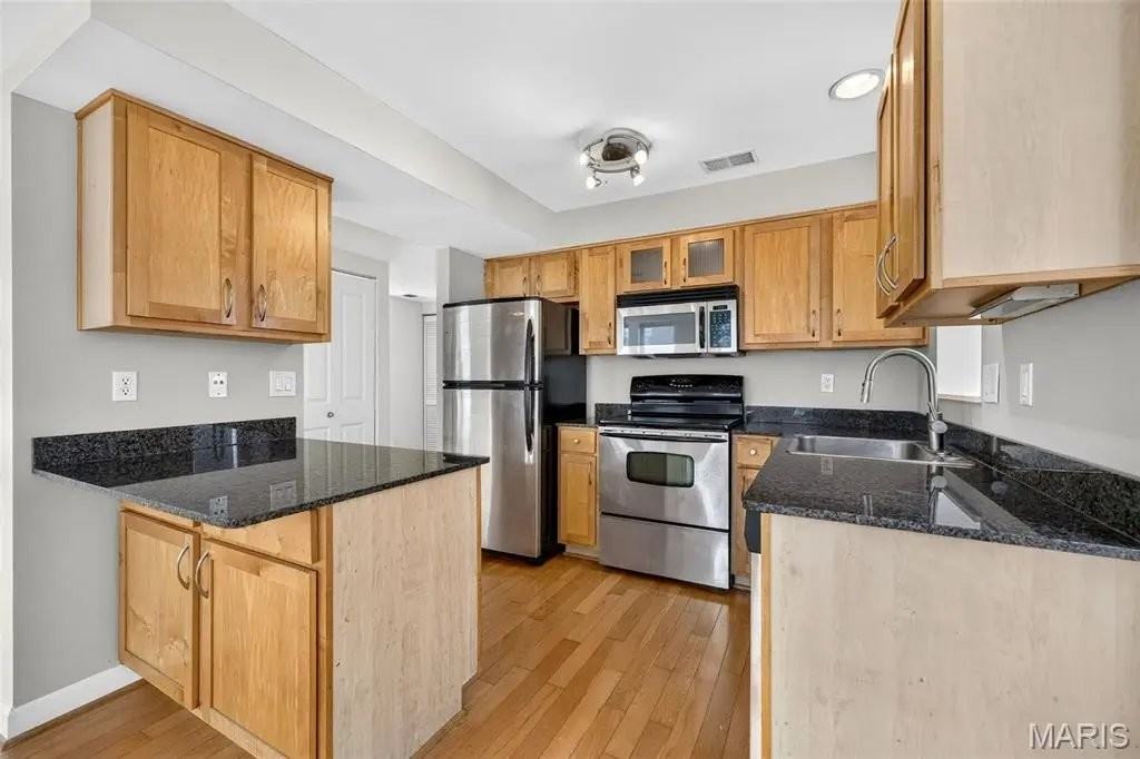 5360 Pershing Ave #6C - Photo 3 of 18
