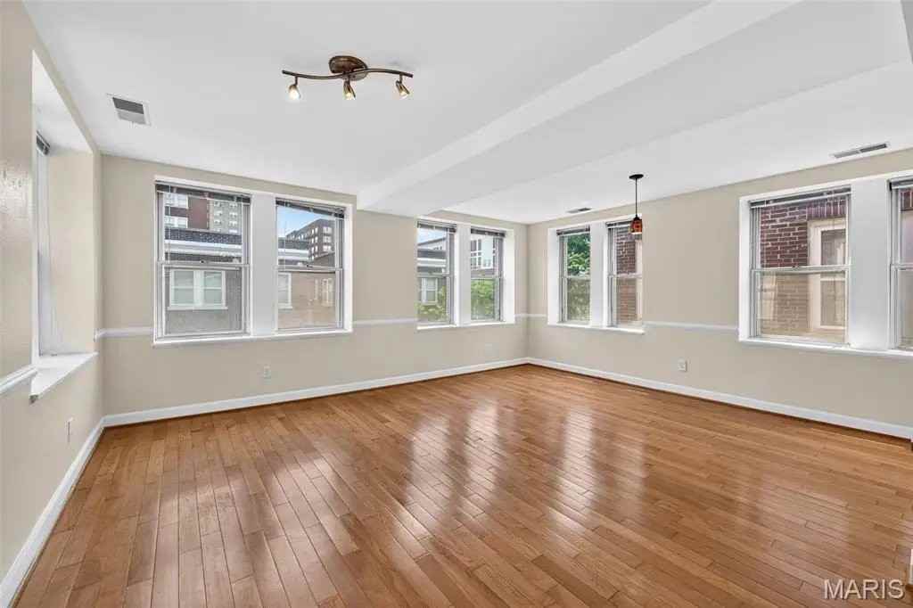5360 Pershing Ave #6C - Photo 4 of 18