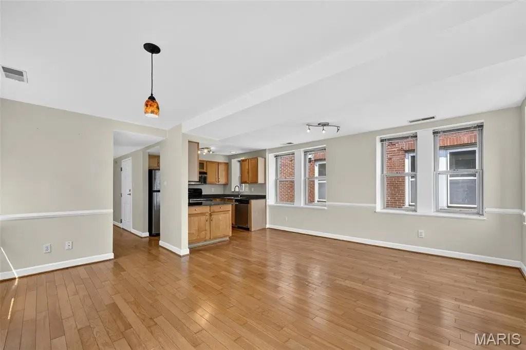 5360 Pershing Ave #6C - Photo 7 of 18
