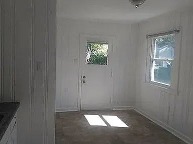 523 S Drexel Ave - Photo 3 of 4