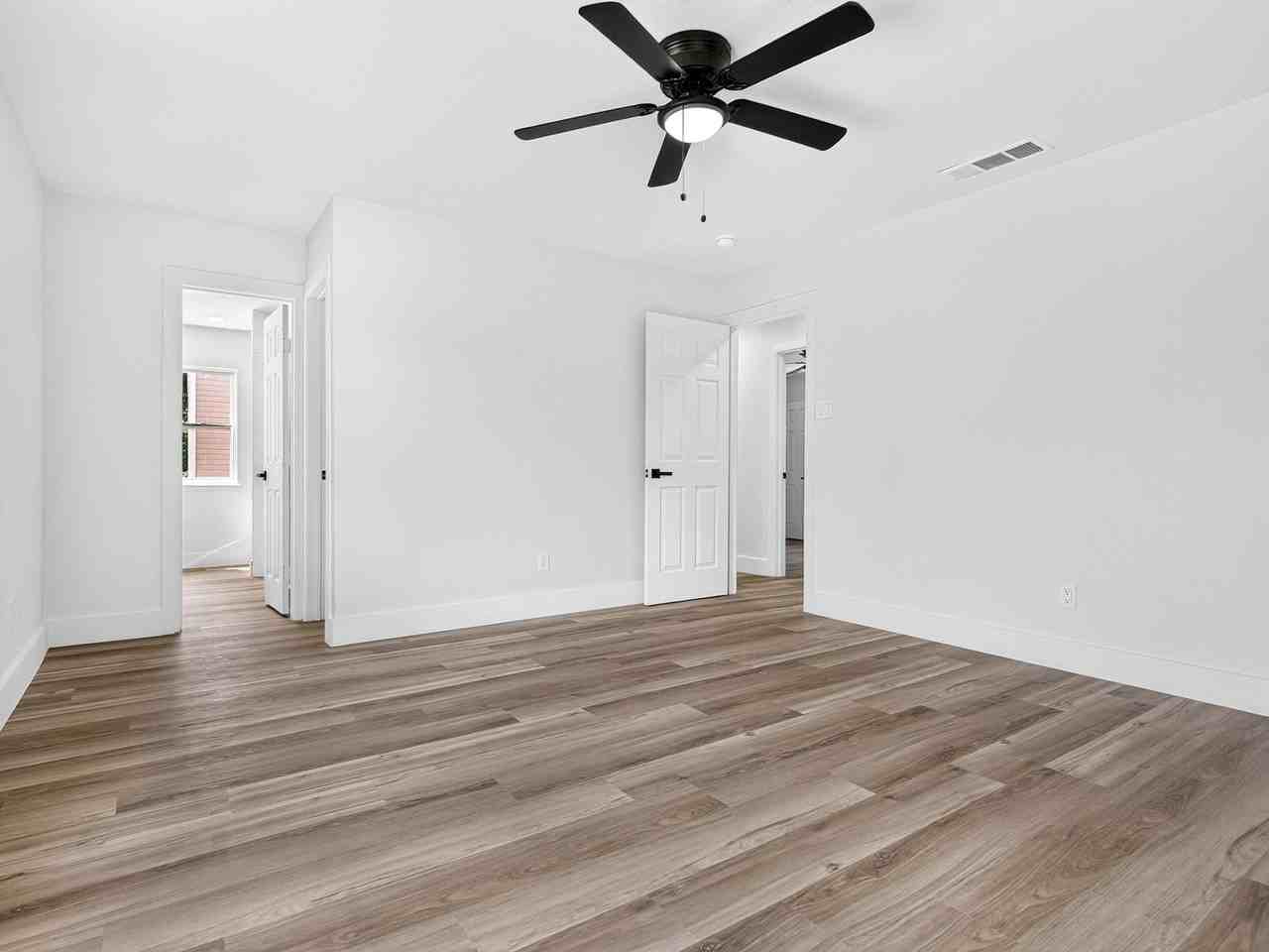 1500 Endicott Dr - Photo 3 of 12