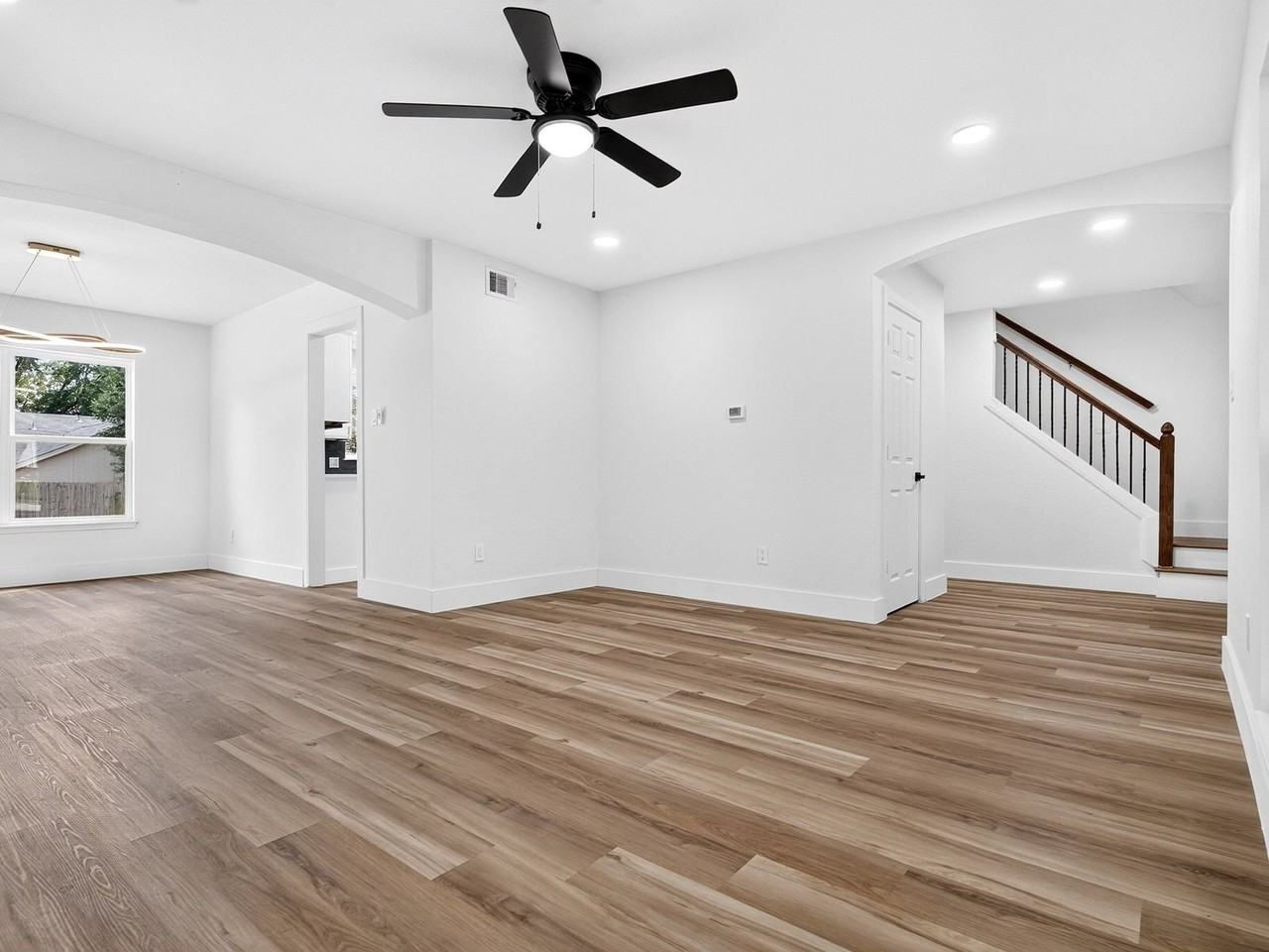 1500 Endicott Dr - Photo 4 of 12