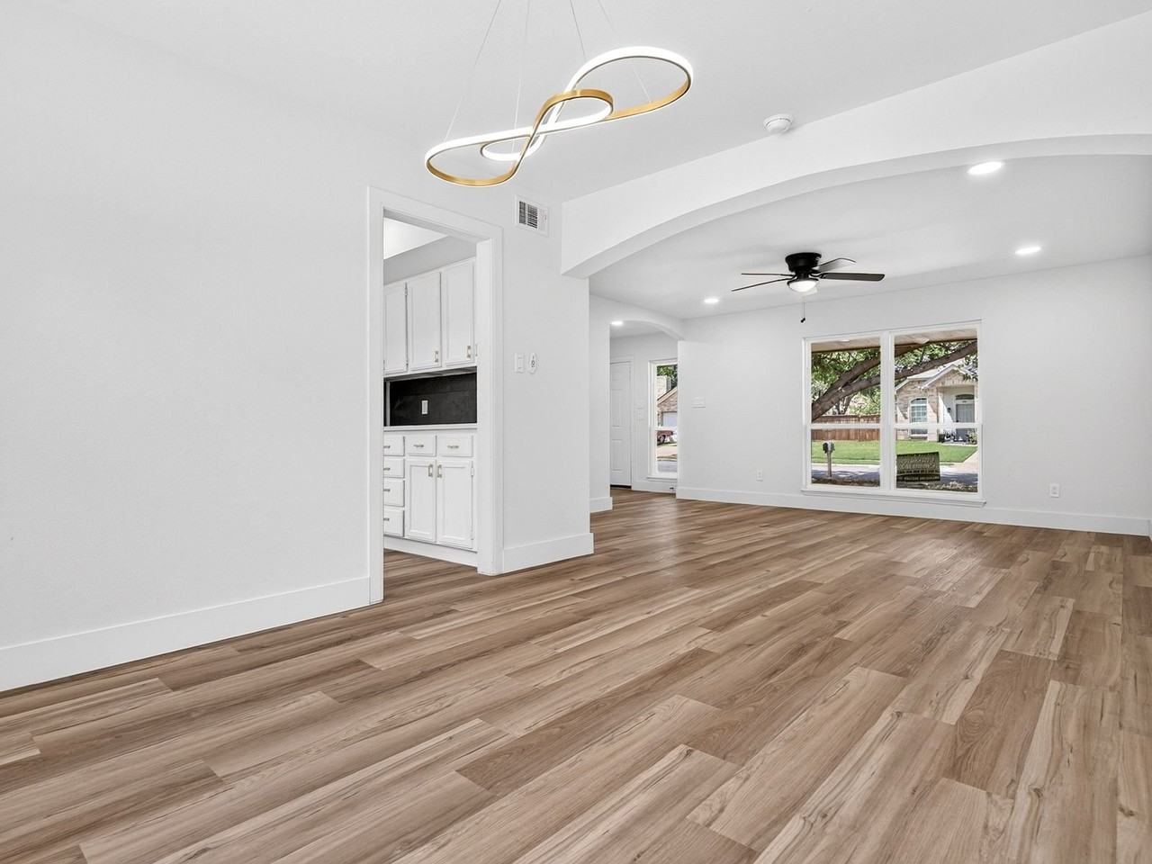 1500 Endicott Dr - Photo 5 of 12