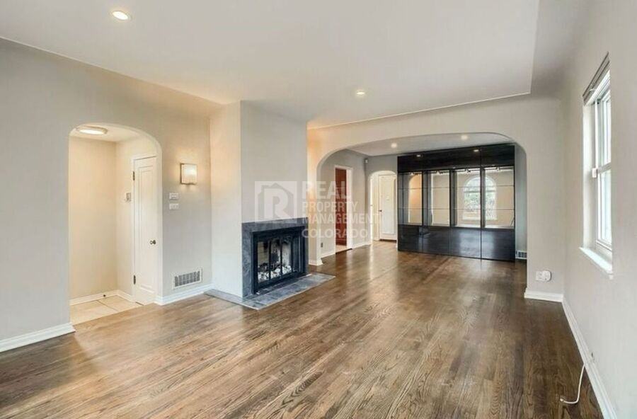 1219 Glencoe St - Photo 3 of 19