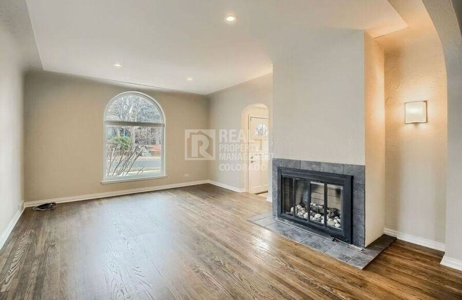 1219 Glencoe St - Photo 4 of 19