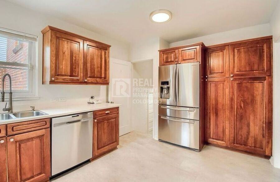 1219 Glencoe St - Photo 7 of 19
