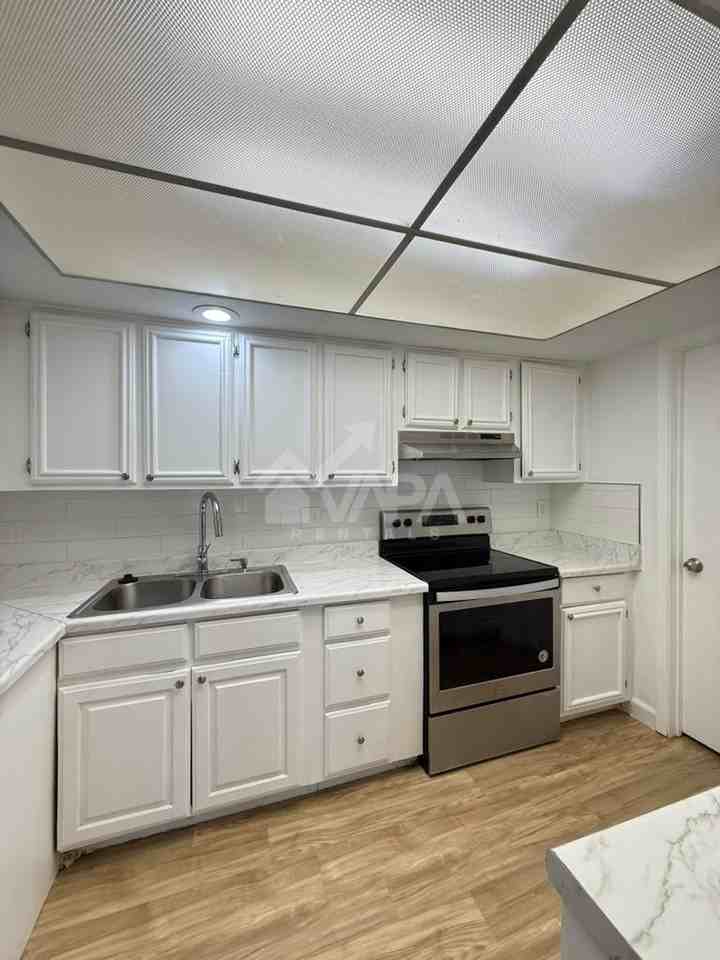 6707 Cypress Lake Dr - Photo 3 of 19